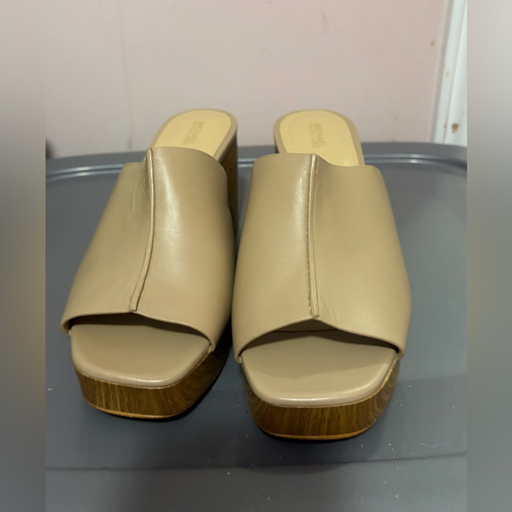 ⭐️Michael Kors Taupe Platform Slide Sandals